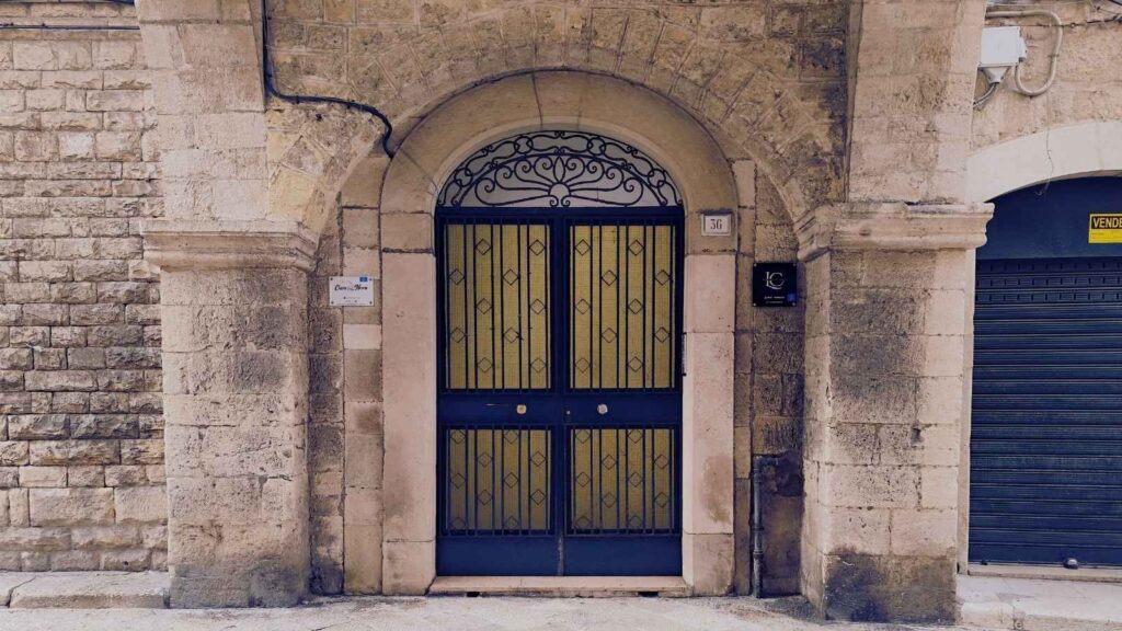 Ingresso centro storico del B&B a Trani Casa Neva