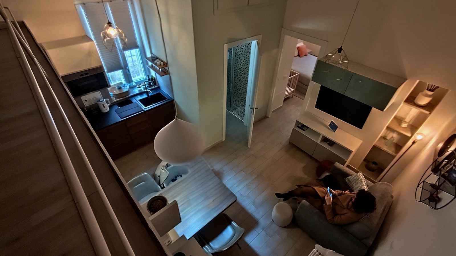 zona living vista dal soppalco del B&B a Trani Casa Neva