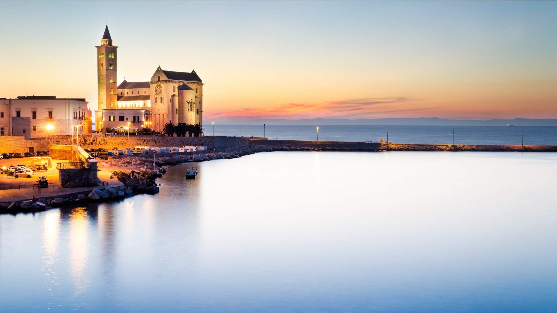 vista della Cattedrale di Trani a pochi metri dal B&B a Trani Casa Neva